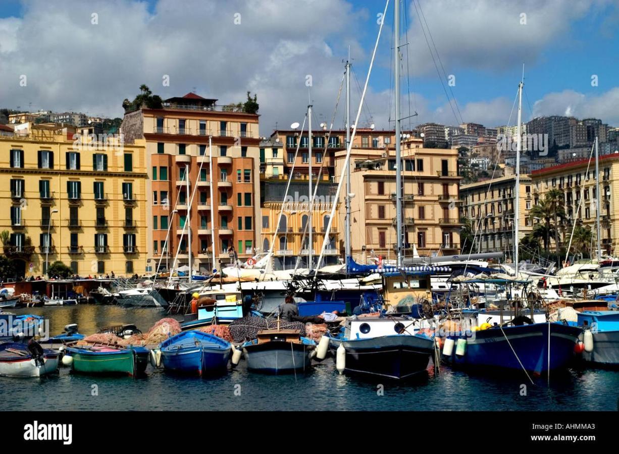 Апартаменты Napoli Sottosopra Chiaia Экстерьер фото