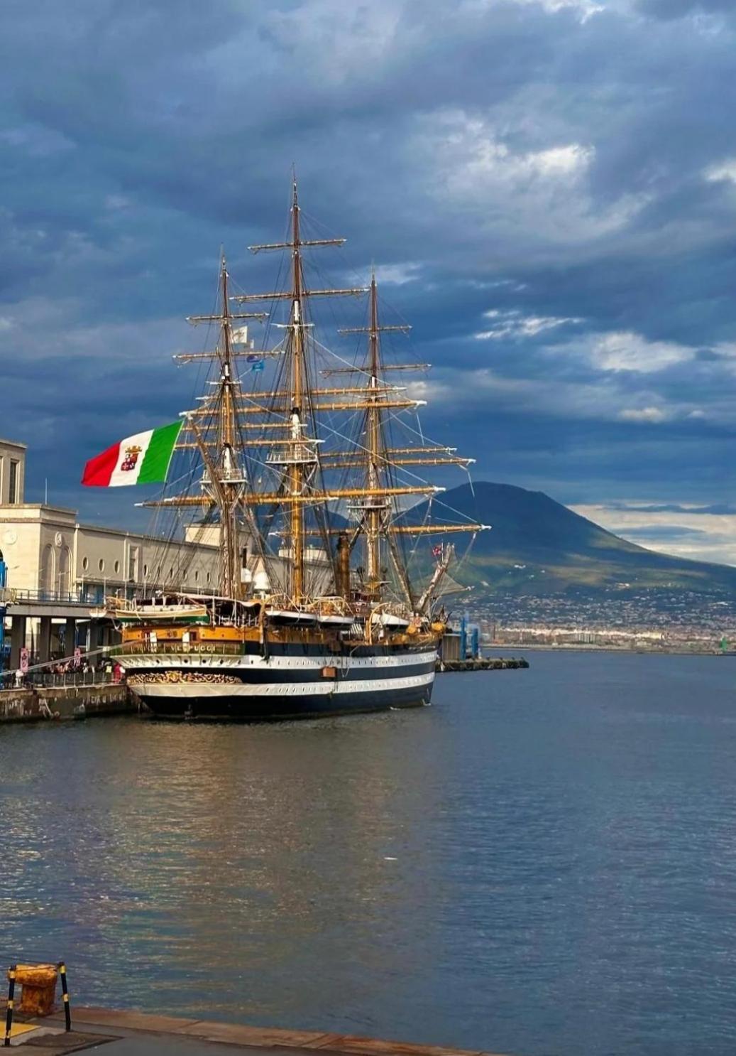 Апартаменты Napoli Sottosopra Chiaia Экстерьер фото